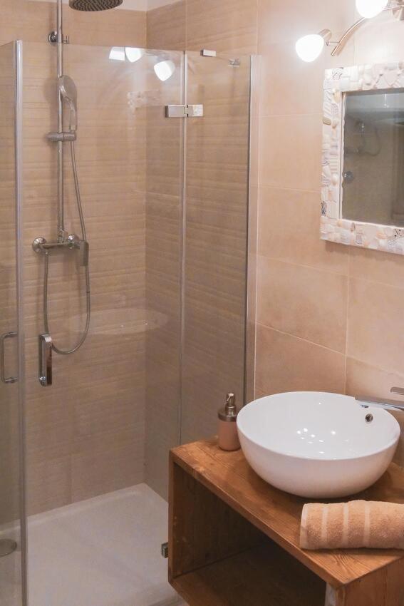 Fully Renovated One Bedroom Apartment With A Seaview - A Sevid ภายนอก รูปภาพ